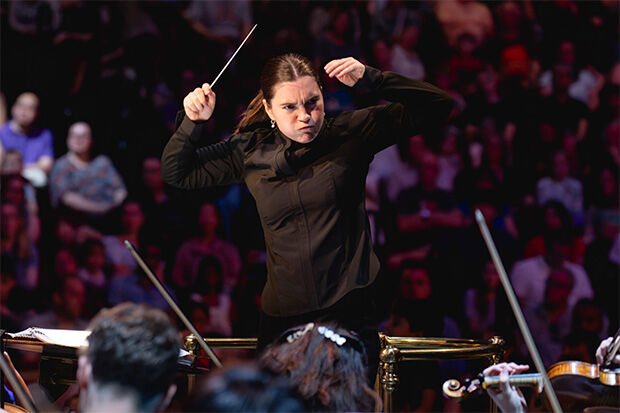 Conductor Tess Jackson conducting