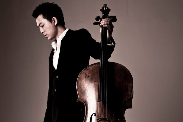 Cellist Li-Wei Qin