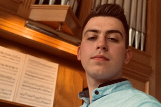 Organist Piotr Maziarz