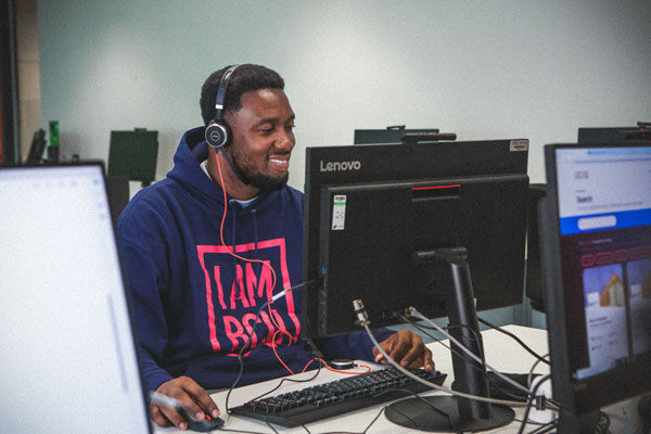 Student ambassador taking call on Clearing hotline