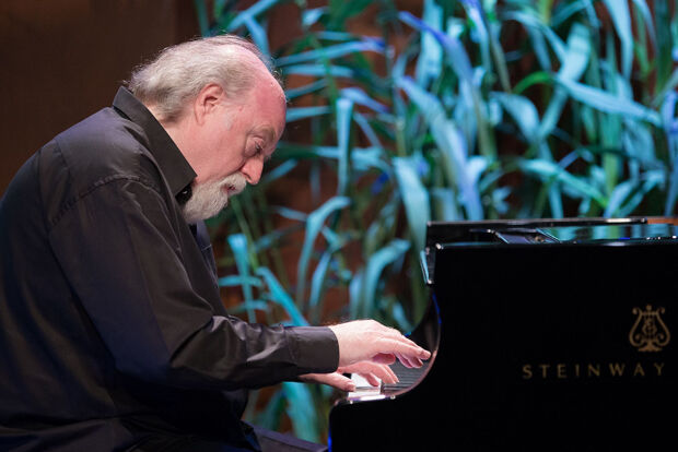 Peter Donohoe playing piano