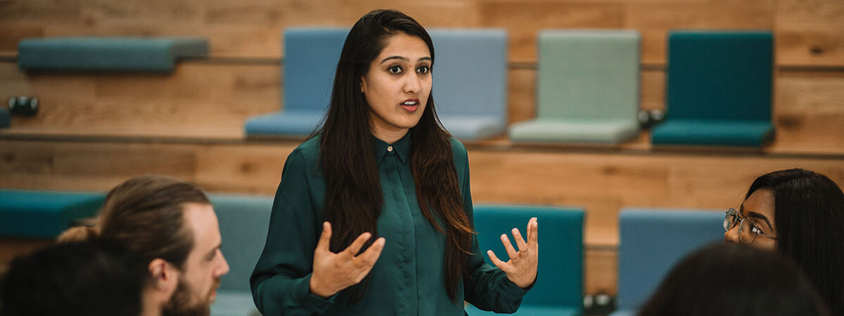 International MBA Course Image 1200x450 - Two women with a laptop