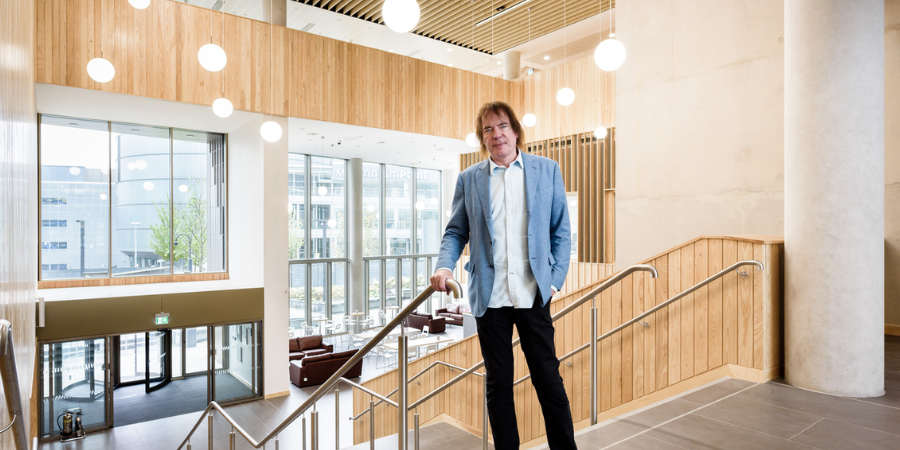 Julian Lloyd Webber standing in RBC