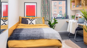 A bed and desk in a bedroom