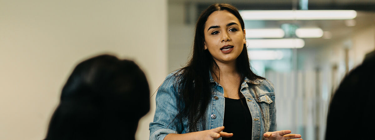 Marketing Course Image 1200x450 - Woman in a marketing agency