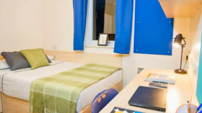 A bed and desk in a bedroom