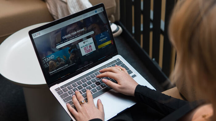 A student looks at the UCAS website on her laptop